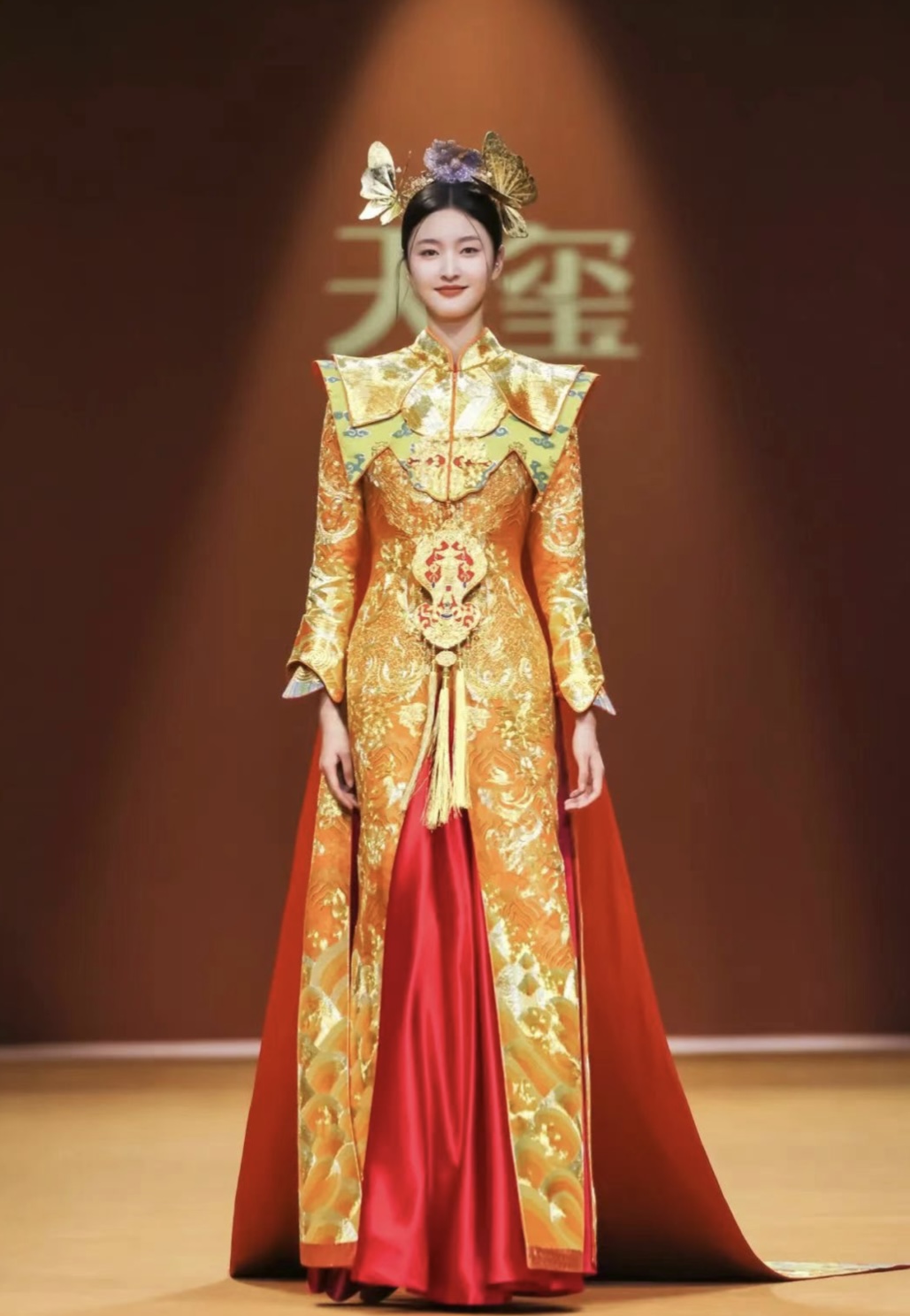 邀請(qǐng)函 | 天璽中國(guó)禮服亮相2024上海國(guó)際婚紗禮服、彩妝造型及時(shí)尚配飾展